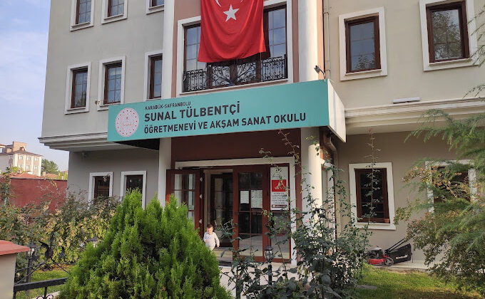 Karabük’te gıda zehirlenmesi şüphesiyle hastaneye kaldırılan Kanuni Ortaokul öğrencileri taburcu edildi.