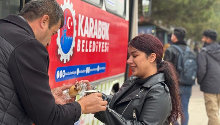 Karabük Belediyesi’nden Üniversite Öğrencilerine Sıcak Çorba İkramı