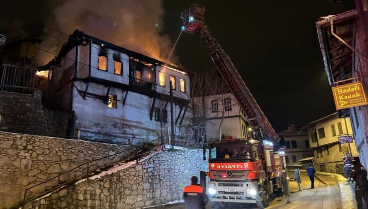 150 yıllık Tarihi Konak alevlere teslim oldu.