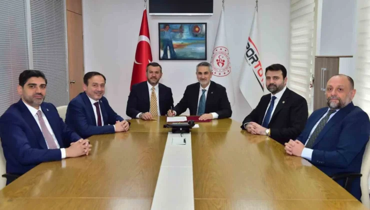 Karabük’ün 28 mahallede spor alanları yenileniyor.