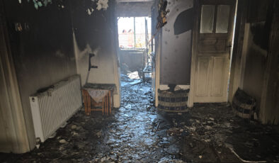 Öğlebelinde Ev Yandı.94 Yaşındaki Kadın Son Anda Kurtarıldı.