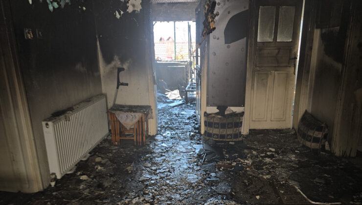 Öğlebelinde Ev Yandı.94 Yaşındaki Kadın Son Anda Kurtarıldı.