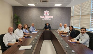 KARABÜK’TE SAĞLIK YÖNETİMİNE YÖNELİK STRATEJİK DEĞERLENDİRME TOPLANTISI YAPILDI