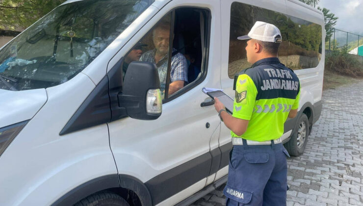 JANDARMADAN OKUL SERVİS ARAÇLARINA DENETİM