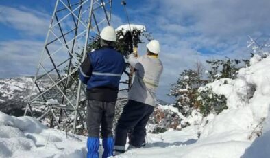 Vali Yavuz”Çetin Kış Şartlarında Enerji İçin Ekiplerimiz Görev Başında…”