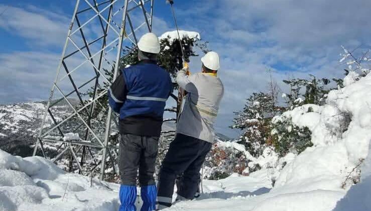 Vali Yavuz”Çetin Kış Şartlarında Enerji İçin Ekiplerimiz Görev Başında…”