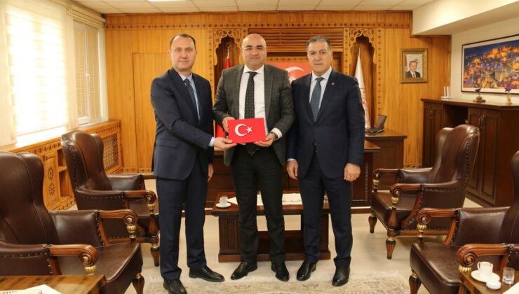 ÇAPRAZ, SÖNMEZ VE KAYA’DAN BİR DİZİ ZİYARET