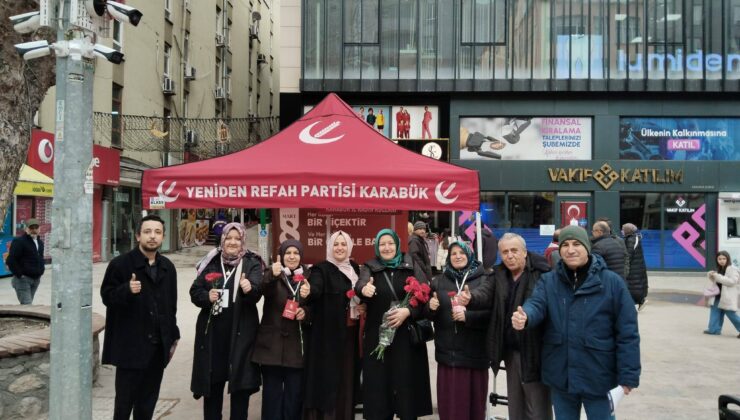 YENİDEN REFAH PARTİSİ KADIN KOLLARINDAN 8 MART’TA ÇİÇEKLİ KUTLAMA