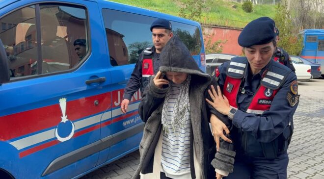 Karabük’te iddiaya tartıştığı eşini av tüfeğiyle vurarak öldürdü.