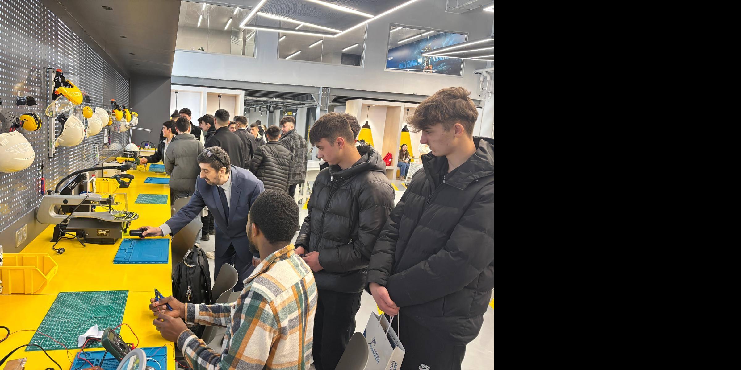 EFLANİ ÇPAL ÖĞRENCİLERİNE MESLEK SEÇİMİNE YÖNELİK TEKNİK GEZİ PROGRAMI DÜZENLENDİ…