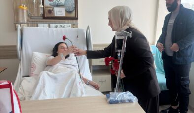 KARABÜK’TE  ANNELER GÜNÜ SÜRPRİZİ DERYA ÇETİNKAYA’DAN