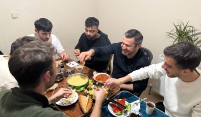 TÜRKİYE’NİN EN GENÇ BAŞKANI ÖZKAN ÇETİNKAYA “GENÇLER BELEDİYEDE BİR KARDEŞİNİZ VAR HER KONUDA KAPIMIZ ARDINA KADAR AÇIK”