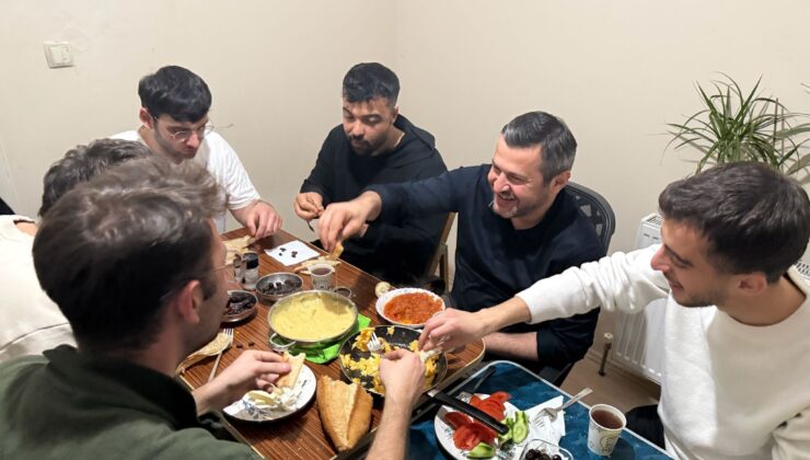 TÜRKİYE’NİN EN GENÇ BAŞKANI ÖZKAN ÇETİNKAYA “GENÇLER BELEDİYEDE BİR KARDEŞİNİZ VAR HER KONUDA KAPIMIZ ARDINA KADAR AÇIK”