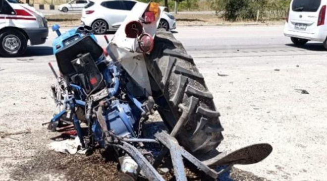 Karabük’te, tırın arkadan çarptığı traktörün sürücüsü ağır yaralandı.